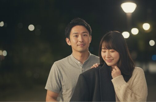 あえて匂いを嗅がせる心理とは?